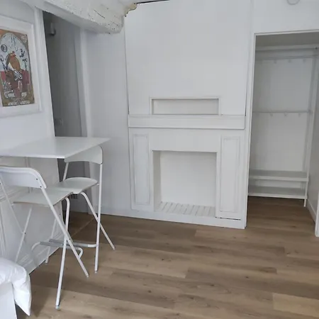 Rue Saint - Cathédrale - Cour *