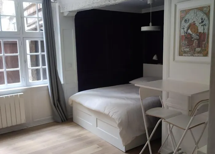 Rue Saint - Cathedrale - Cour Rouen