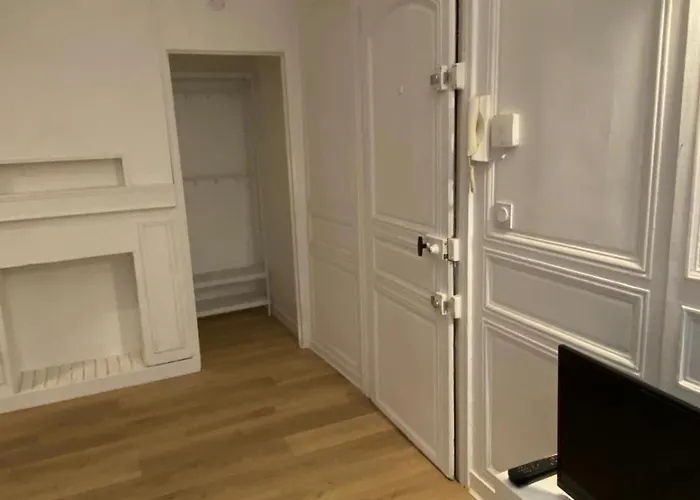 Rue Saint - Cathedrale - Cour Daire Rouen